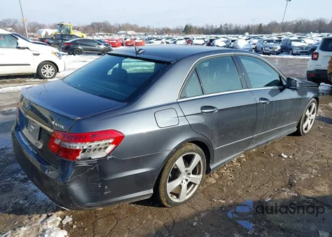 2011 Mercedes-Benz E 350 4Matic z USA, uszkodzony, nr VIN WDDHF8HB4BA501482